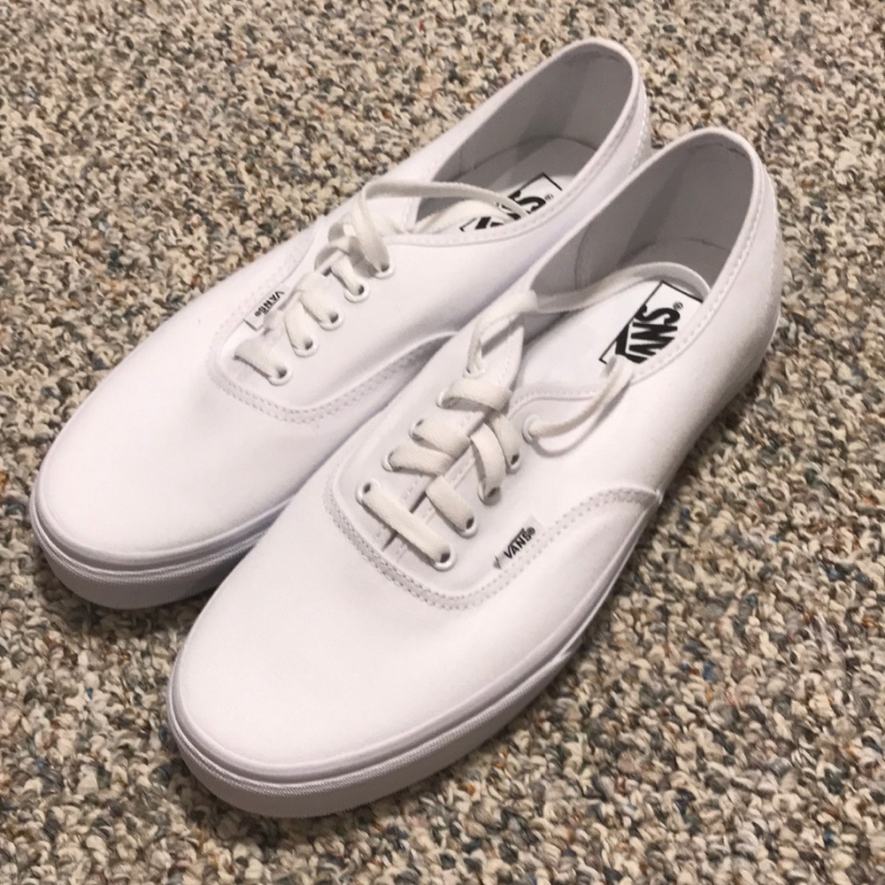 Brand New Men’s White Vans